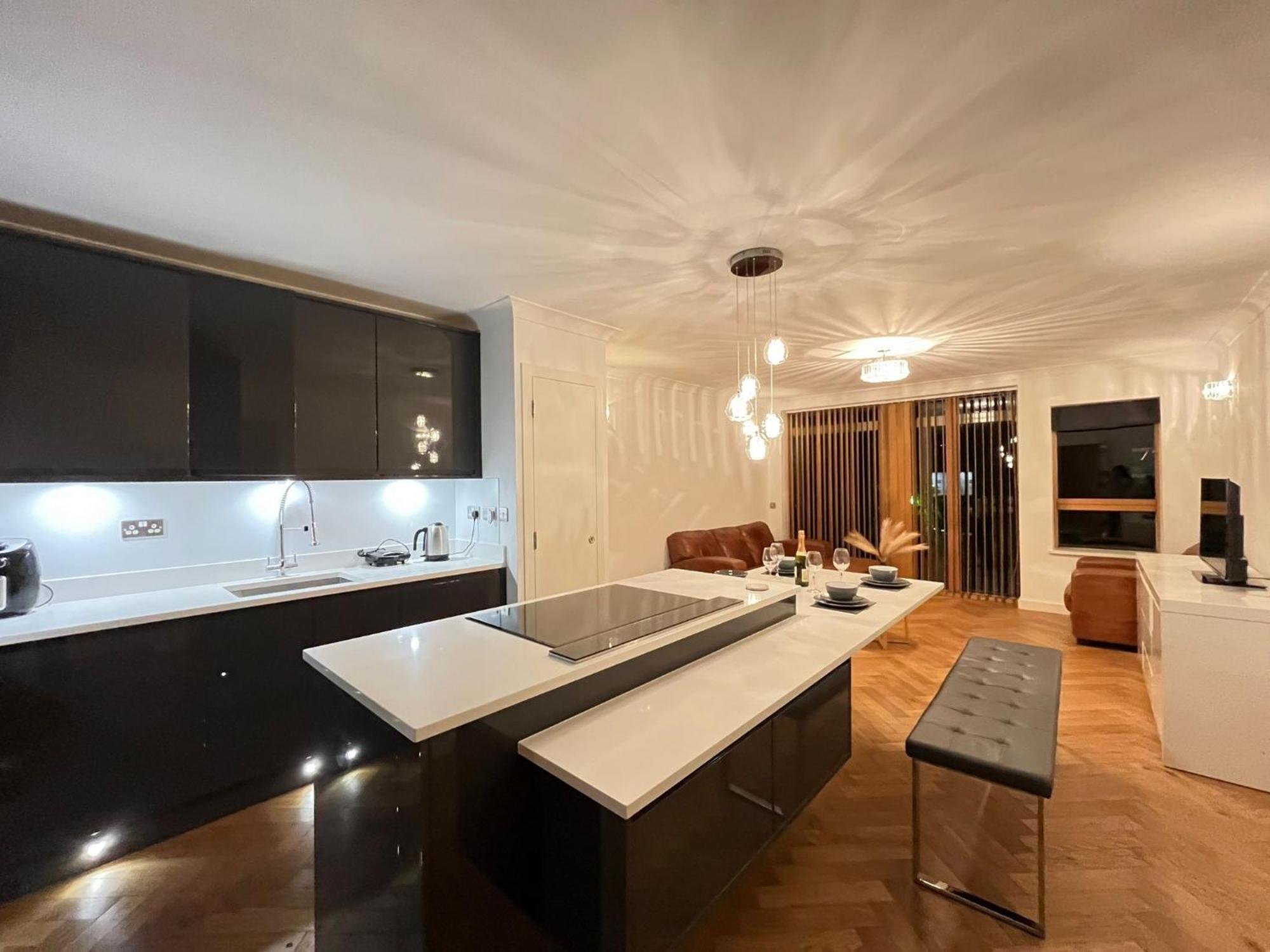 Apartment Luxury Riverside Retreat With Bath Jacuzzi *